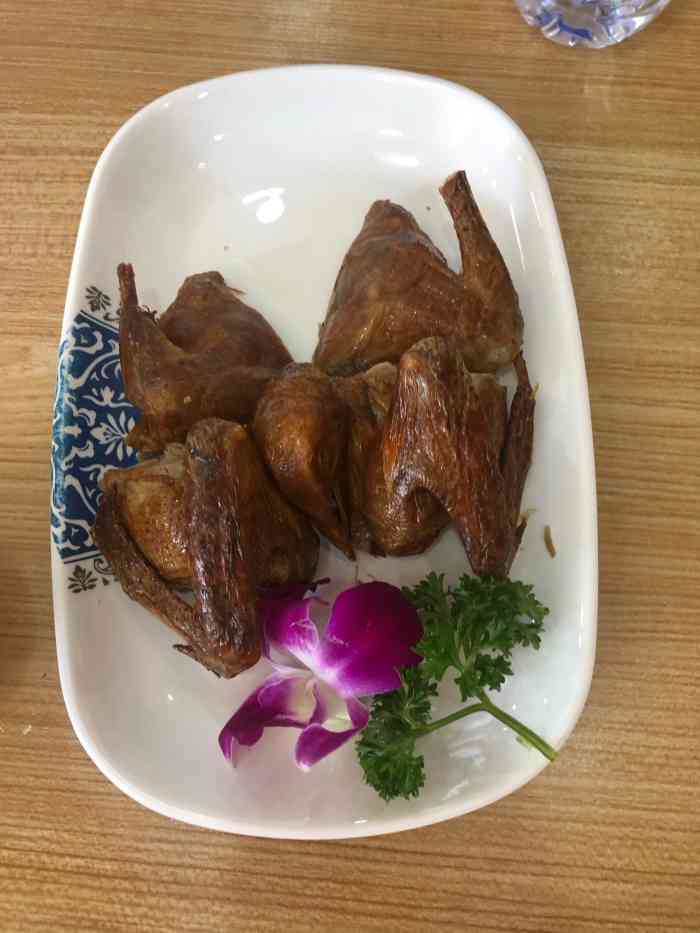 东鸽一品乳鸽"烟薰鸽,鸽心最好吃,环境整洁明亮-大众点评移动版