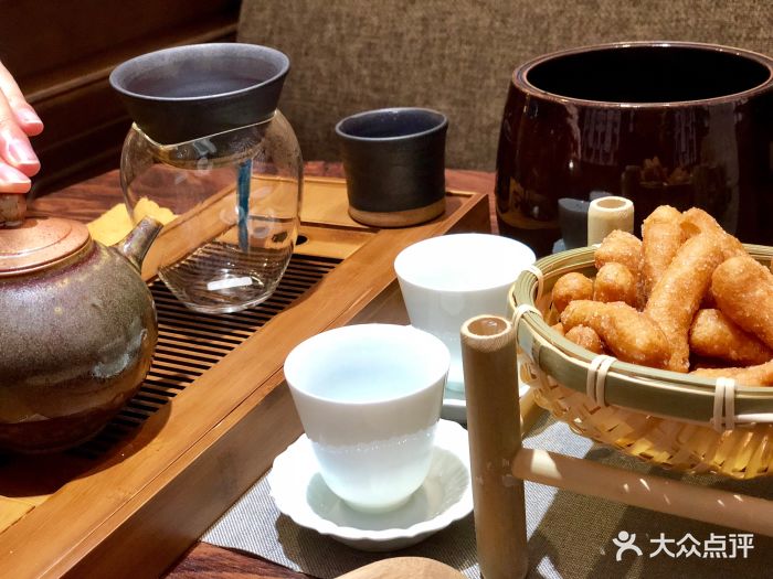 和闺蜜们周末小聚,吃完饭一查点评就找到这.