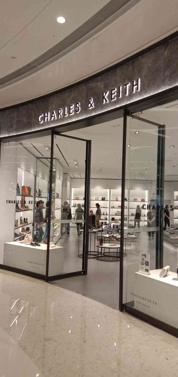 charles keith(万象城店"小ck,万象城的样子好像更多 主营包.