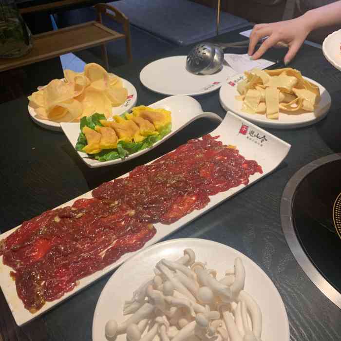 巡山令酸汤牛肉火锅(来福士店)