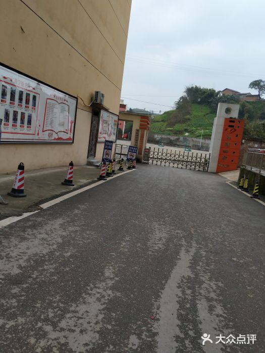 江津四中贾嗣校区图片