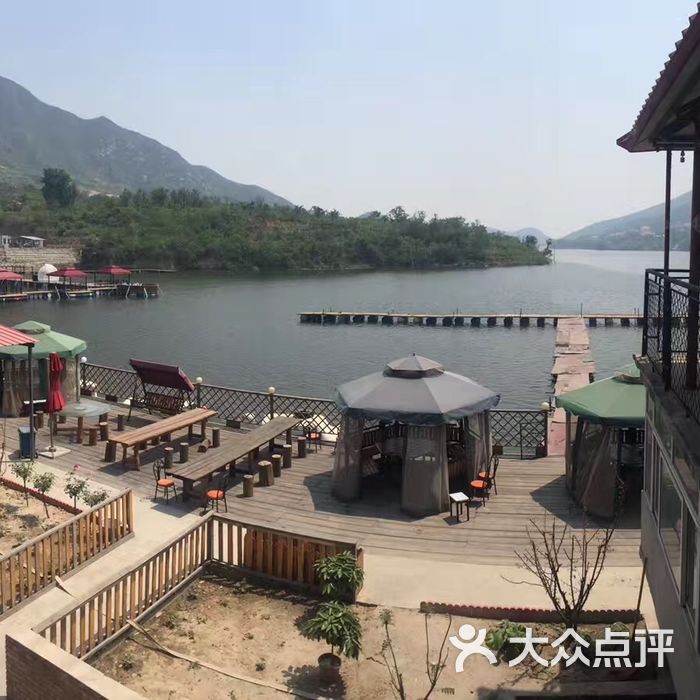 湖畔人家