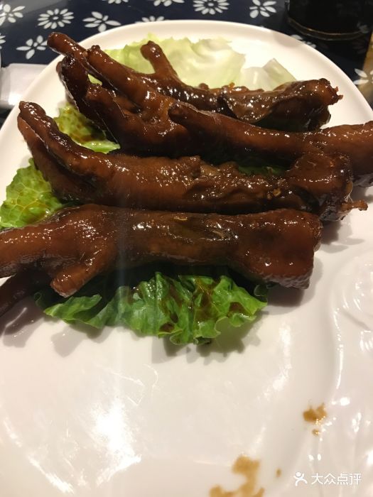 扬州老字号饭店,特别推荐菜红烧狮子头味道.