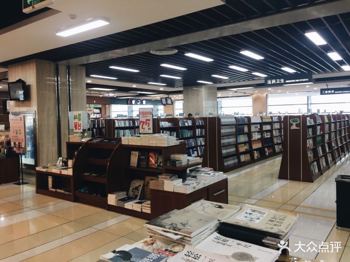 施虽不及当下不断发展的网红书店来得创新.-宁