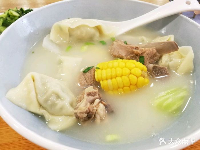 玉米骨头汤馄饨