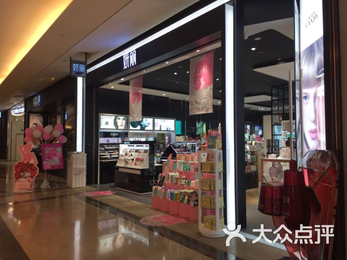 皇家丽美内衣郑州店_郑州皇家一号花魁图片(2)