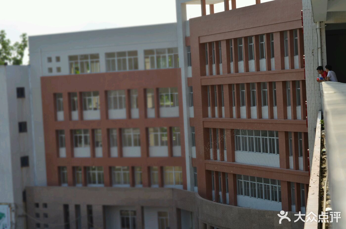龙潭中学  共1张图片 电话:0660-8818088 地址:广东省汕尾市陆丰市