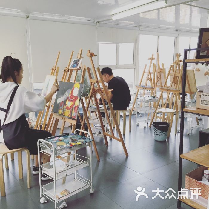 断点艺术油画画室(中山公园店)图片 - 第1张