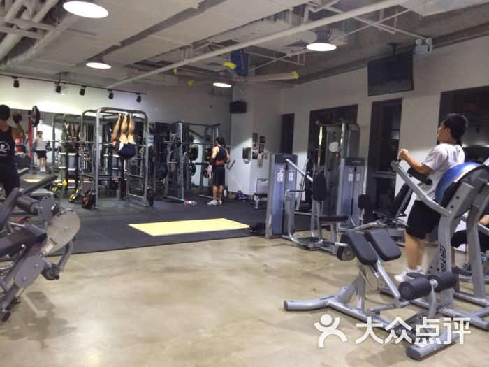 必爱体健身-器械区图片