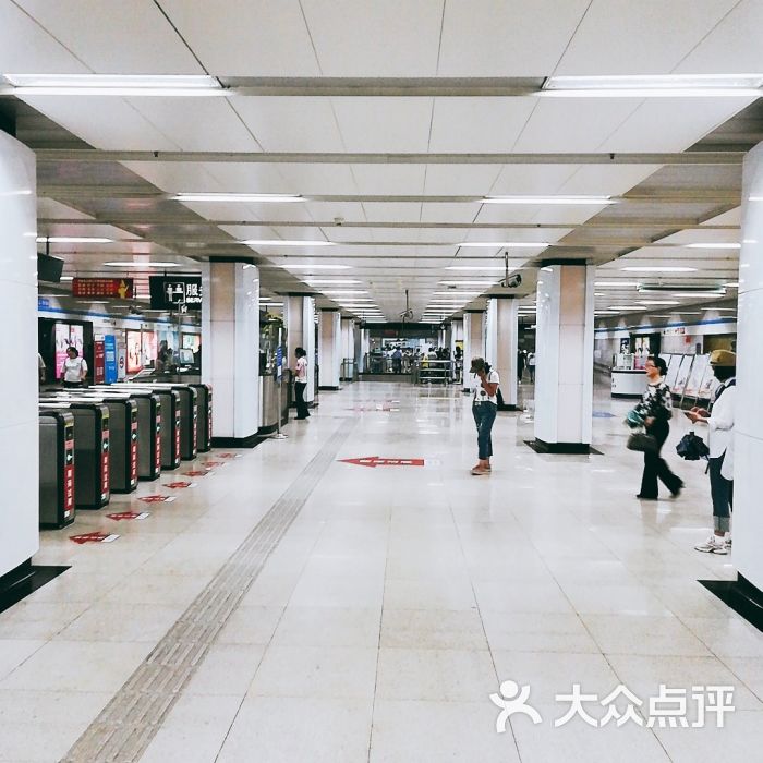 虹口足球场-地铁站图片 - 第3张