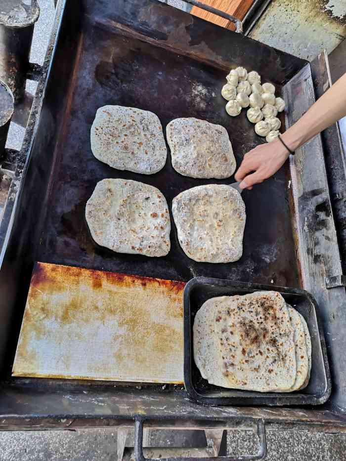 永康肉饼-"在老横店包子铺旁边肉饼–490,我想着.