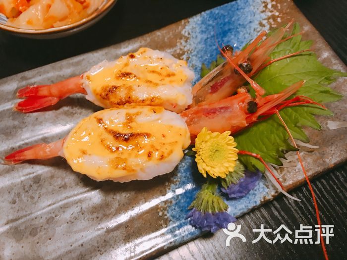 海胆炙烧虾寿司