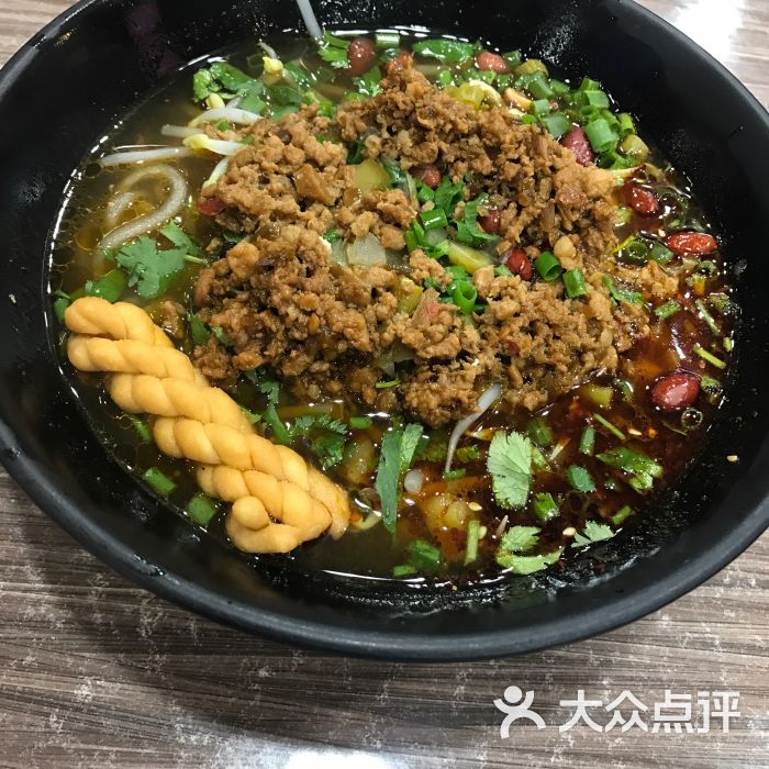 肉酱酸辣粉