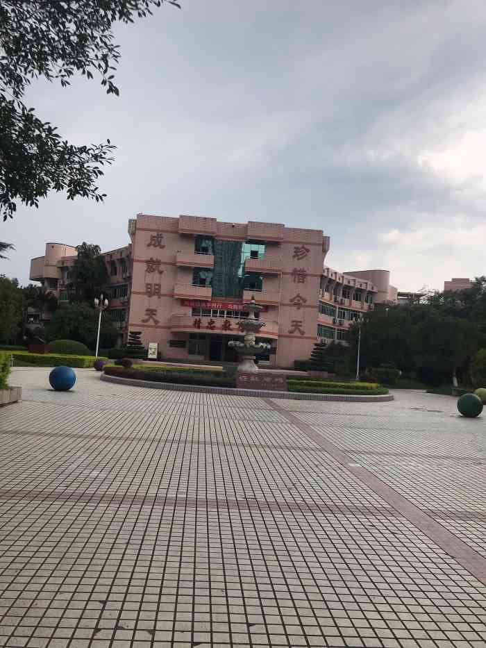 重庆市忠县中学校-"忠县中学,目前在忠县内的中学里第