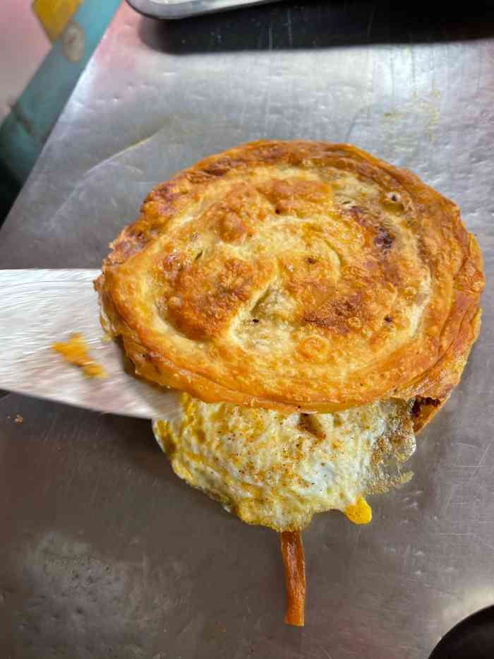 宫廷香酥牛肉饼鸡蛋饼"老板小姐姐看着我拍来拍去都笑了北郊海红.