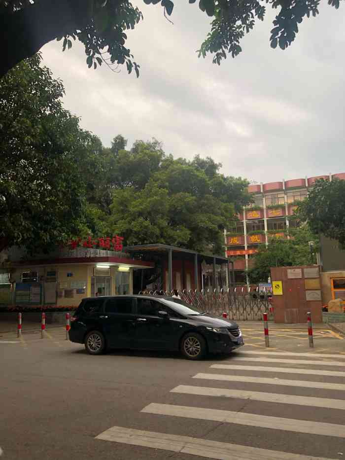 富丽小学-"大石街富丽小学在爱华路63号,总面积不是.