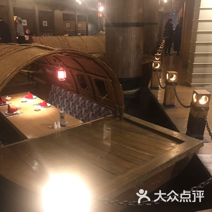 亚洲大酒店老船坞水上餐厅