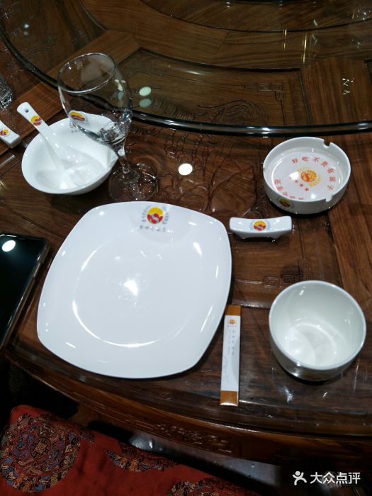 金世界酒店中餐厅餐具摆设图片 第28张