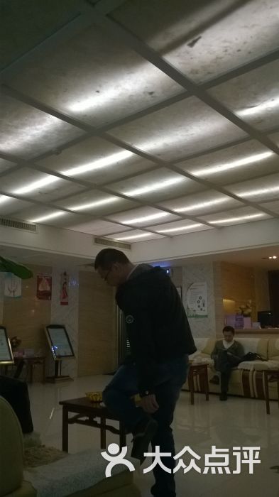 怎么进入机场头等舱休息室 3hjEwlCS7HG4yG2CPx5OYw5hEiRRUX_sVhwng8vpZyQXKNwzfgiuxdswZL2PI7n0TYGVDmosZWTLal1WbWRW3A.jpg