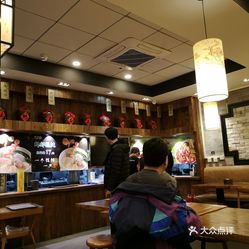 一个人进饭馆和医院猜一成语_一个人一只鸟成语猜图(2)