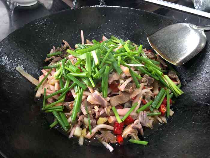国庆鸡杂-"国庆鸡杂是黔江当地人带来品尝的,位于一个.