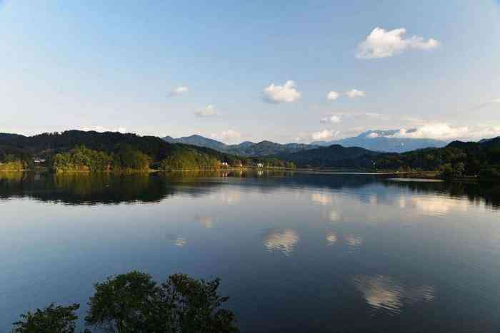 红寺湖"汉中南郑县的红寺湖景区,属于一片没有被完-大众点评移动