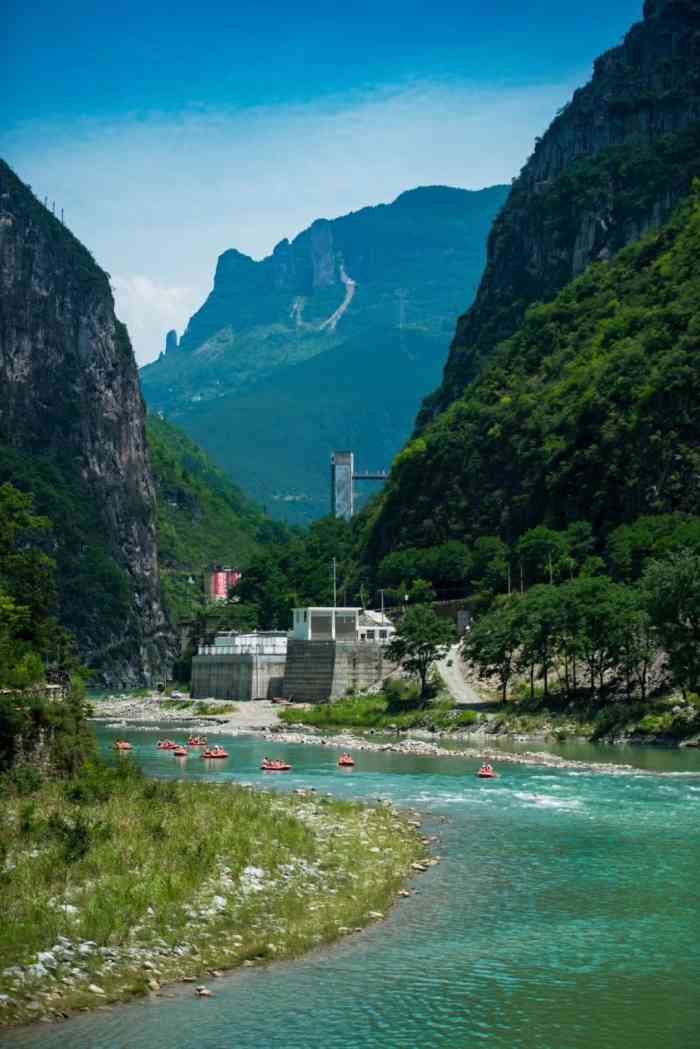 灵巫洞景区大宁河漂流-"大宁河风景区位于重庆市,是大宁河除巫山小.