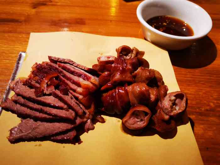 古街熏酱小酒馆(东影南路店"熏肉超级好吃,回勺面也好吃,7个人吃了3