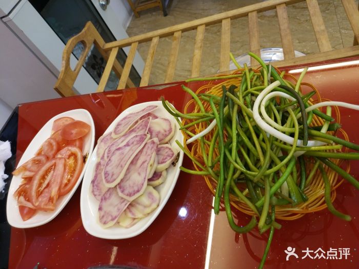 两个人吃都还没吃得完,排骨份量很足,老板.-纳