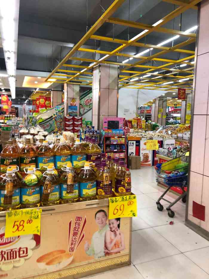 嘉百乐(乾潭店"乾潭镇上的超市.超市里面蔬菜都不怎么新.