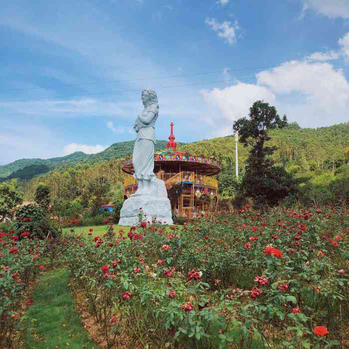 十里蓝山寻梦谷-"十里蓝山景区非常大,有11000亩原.