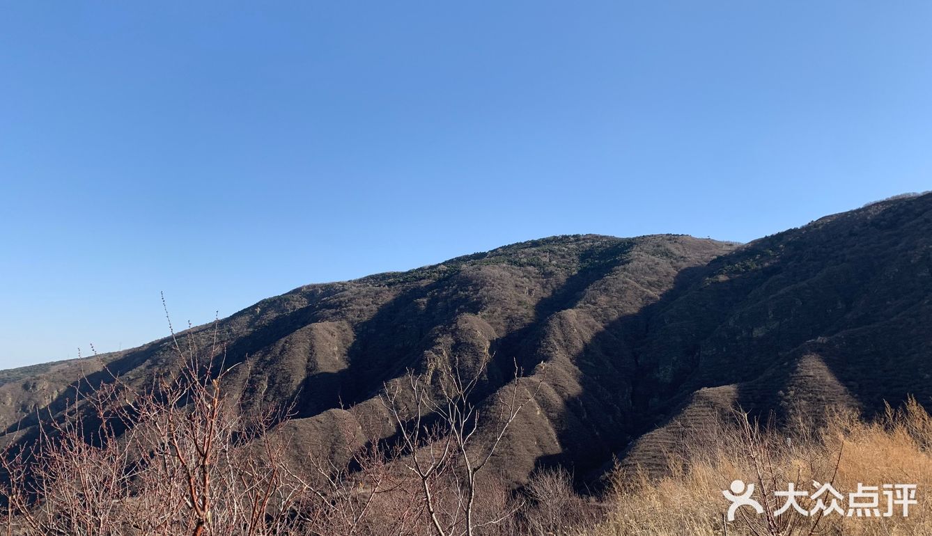 九龙山在门头沟它属太行山山脉山岭两侧各有四条山脊