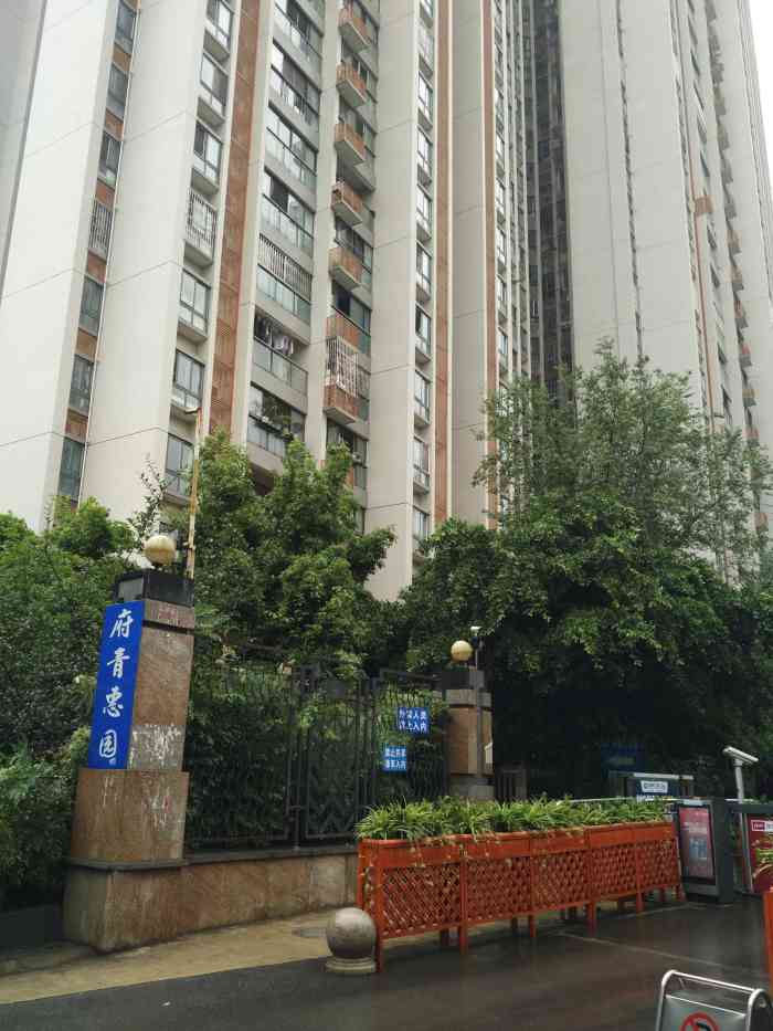 府青惠园-"这个小区听说是安置房,别家拆迁以后修的,.
