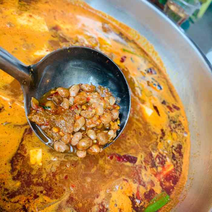 夫妻豆豉油渣火锅-"豆豉油渣火锅是贵州特色美食,大豆发酵之后.