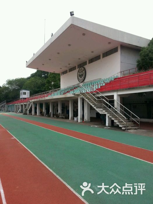 中山大学英东体育馆足球场-图片-广州运动健身
