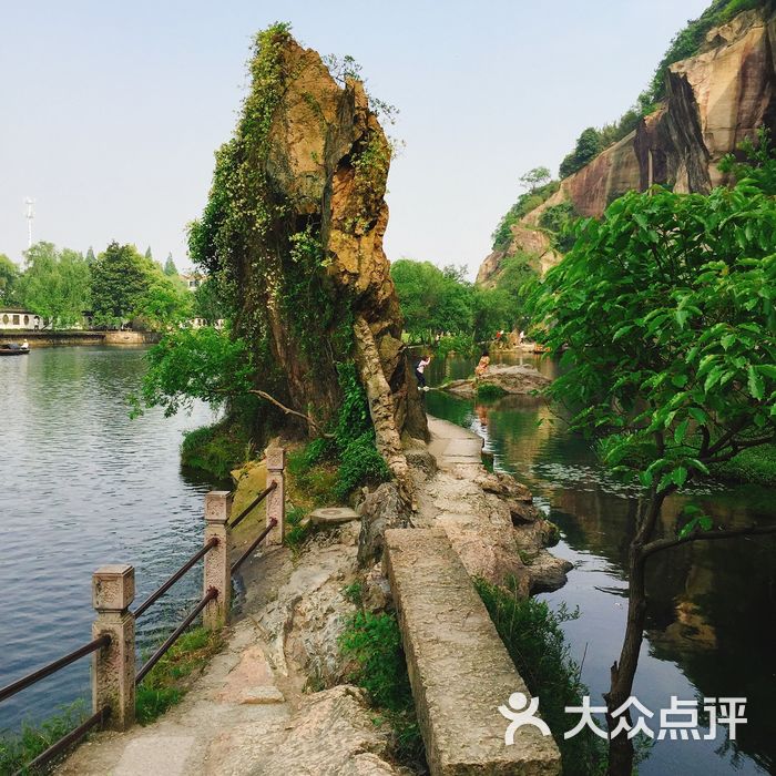 绍兴东湖风景区