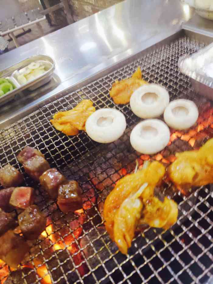 马路牙子地桌烤肉(望京韩国城店)