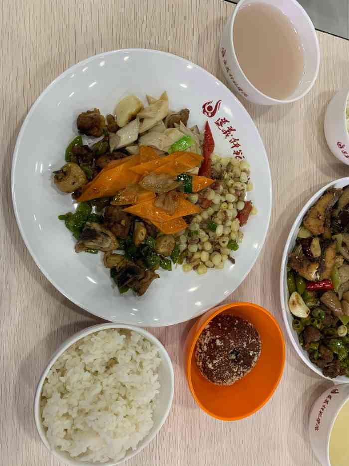 遵义师范学院-西区食堂-"已经连续来吃了一周的鱼粉.