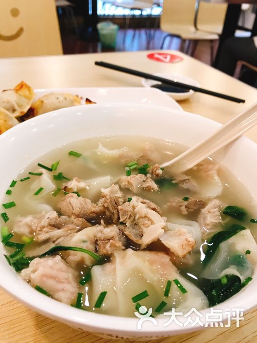 骨头汤碎肉馄饨
