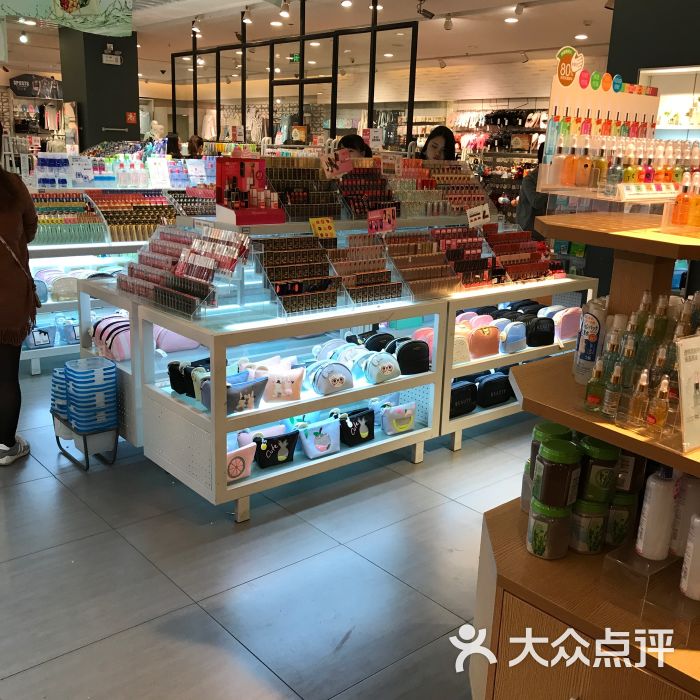 三福时尚(北湖路)店内环境图片 第5张