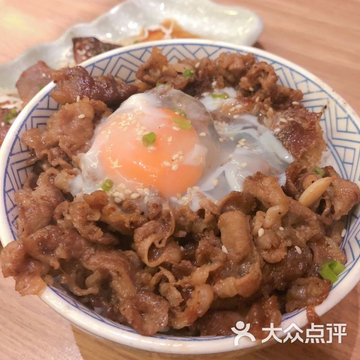 温泉蛋牛肉饭