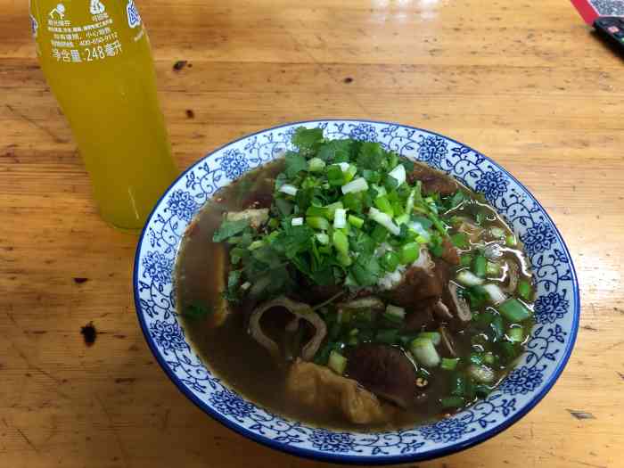 原肖村桥卤煮(清逸园店"卤煮,做为北京传统地方小吃,从最初清代光.