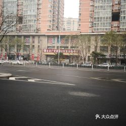 北京广安菜市口百货市场中心停车场