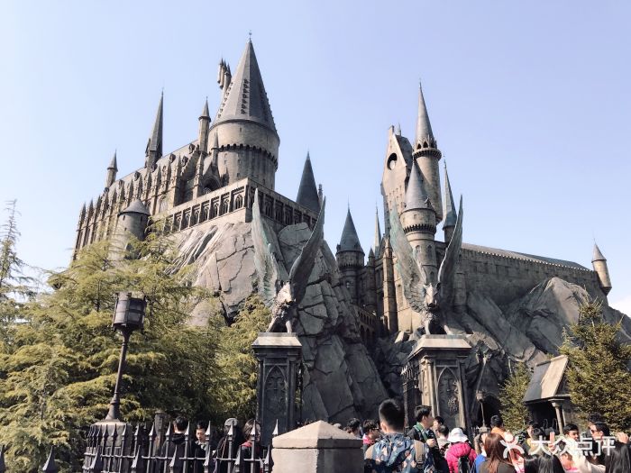 去的那天下雨,虽然人还是很多,但是相对于.-日