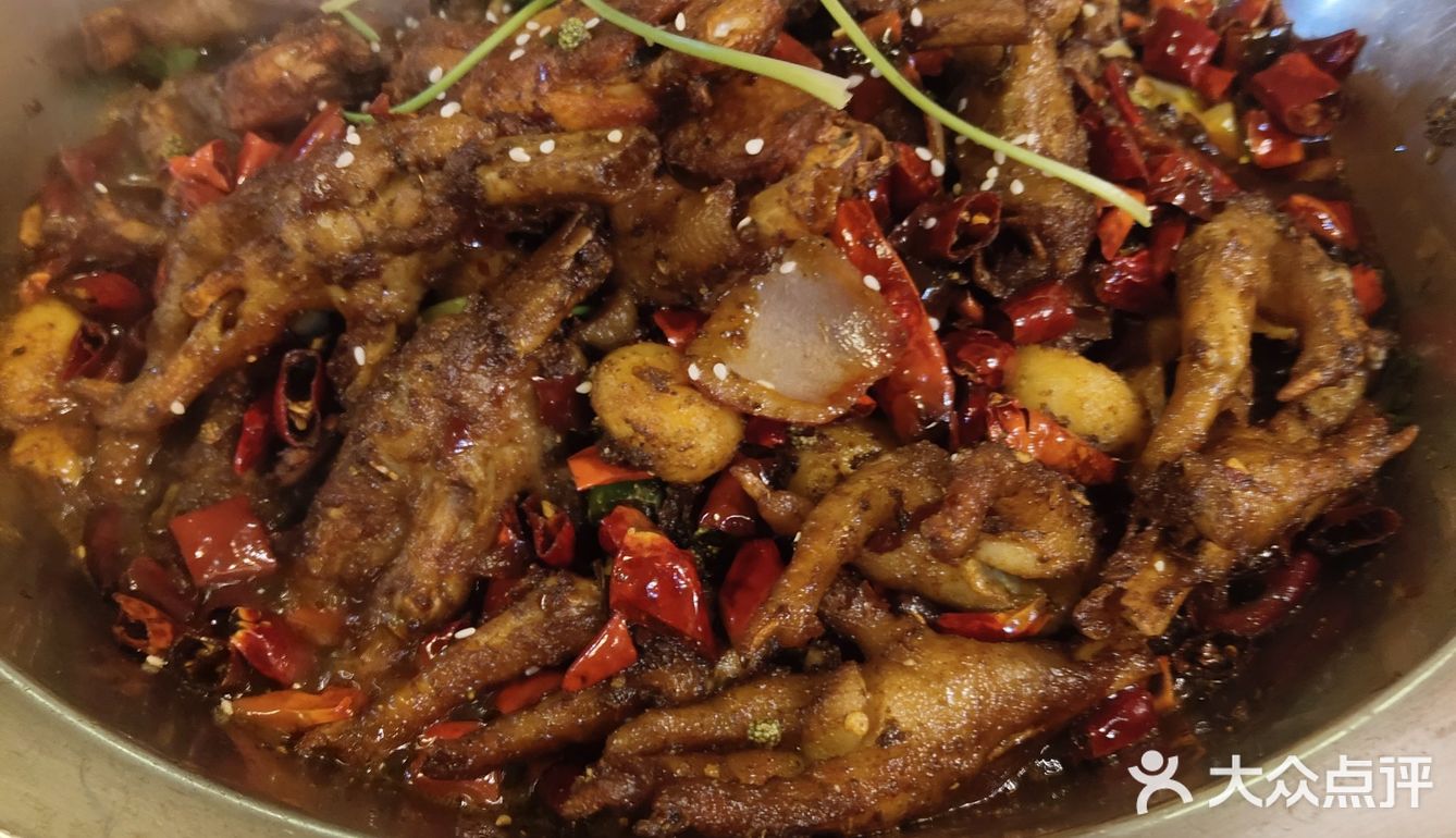 干锅鸡爪爪,干锅肥肠,每次都吃到光盘