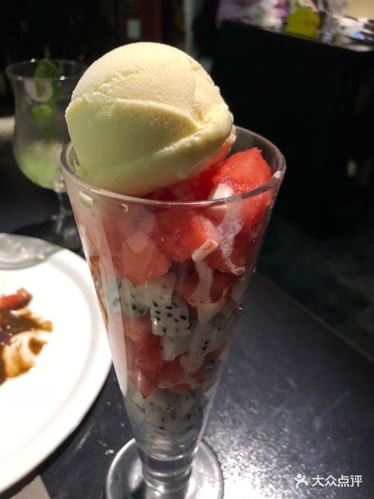 水果酸奶冰淇淋