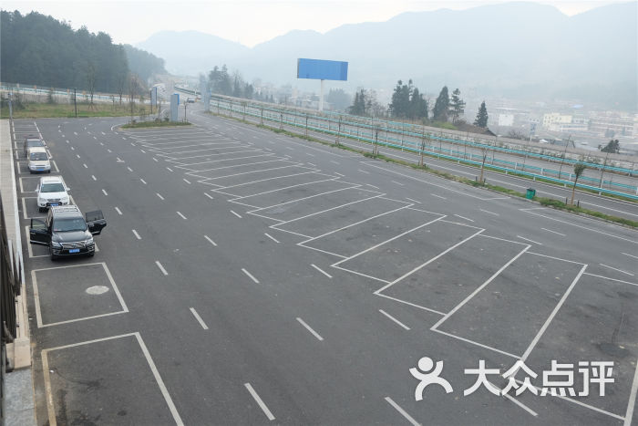 服务区停车场图片 - 第4张