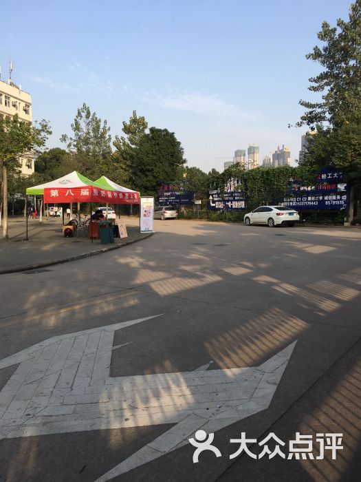 武汉轻工大学(常青花园东校区)-南门图片 - 第16张
