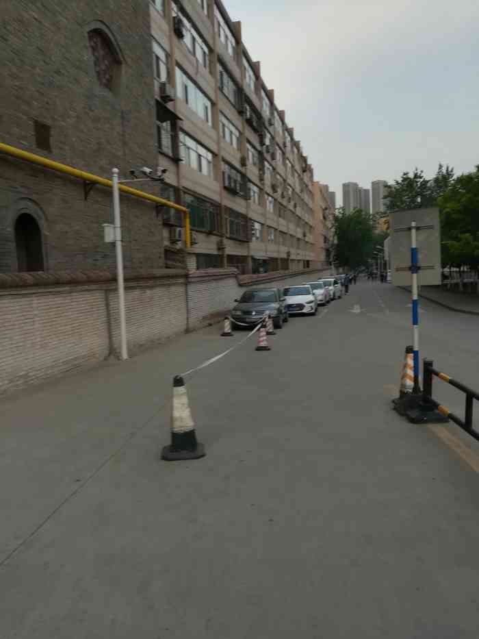 太原理工大学虎峪校区停车场-"第一次来这个校区,本来