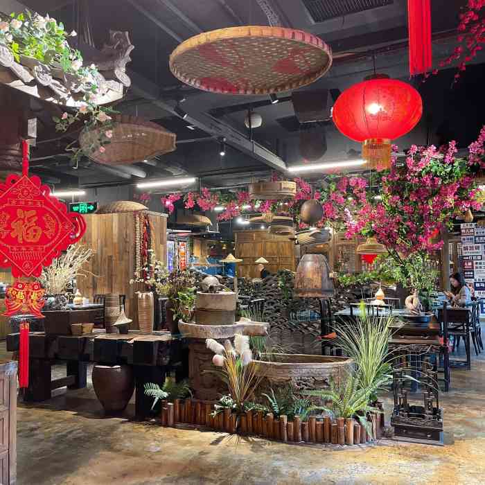 锅碗瓢盆(九街店)-"江湖菜的环境,我们这个包房很大,.